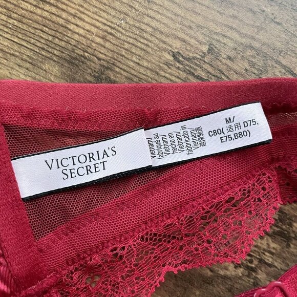 Victorias Secret Bralette M Red Lace Velvet Wireless Bra Front Close Valentines - Picture 6 of 6
